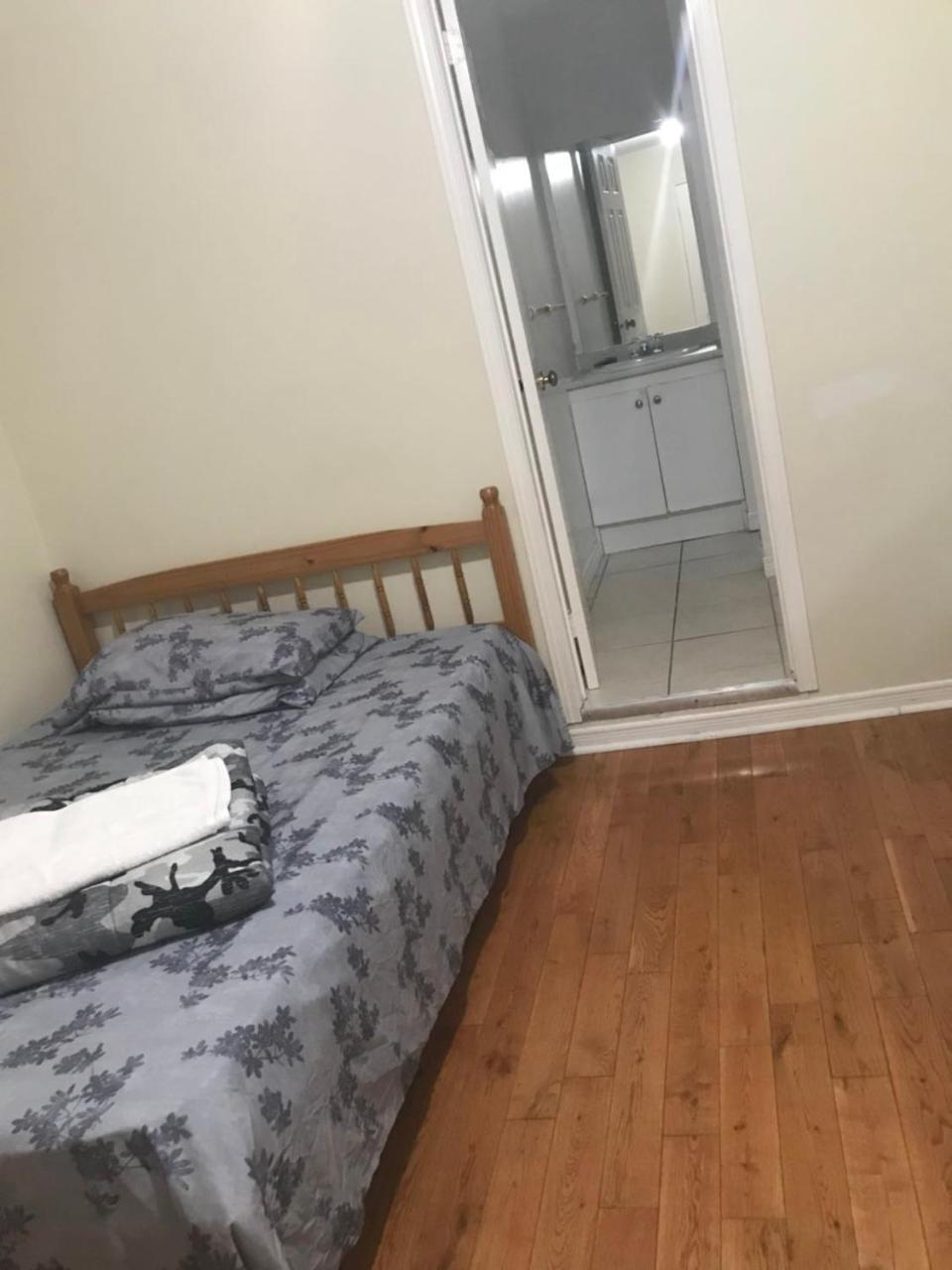Monthly University Apartment-Elizabeth تورونتو المظهر الخارجي الصورة