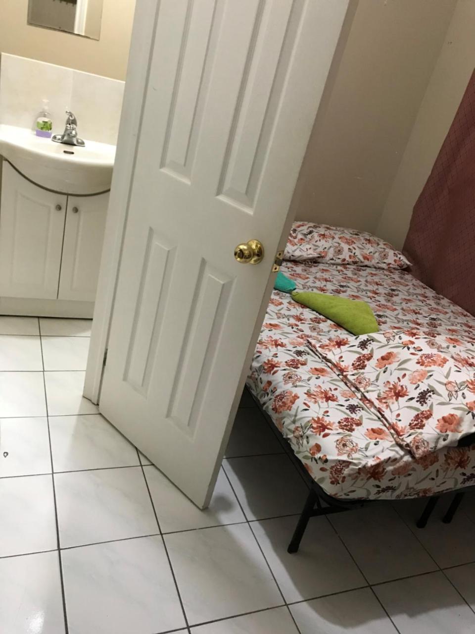 Monthly University Apartment-Elizabeth تورونتو المظهر الخارجي الصورة