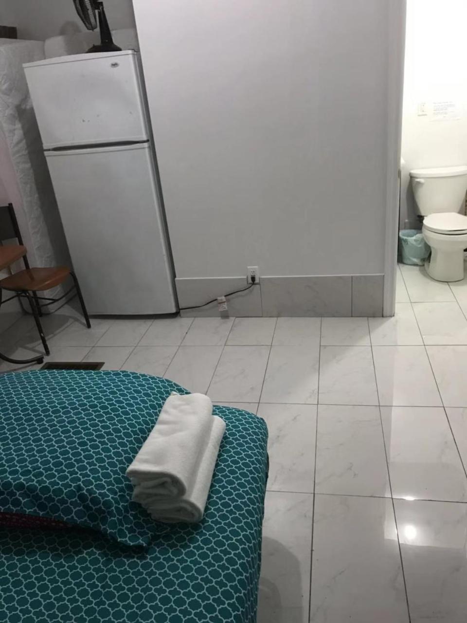 Monthly University Apartment-Elizabeth تورونتو المظهر الخارجي الصورة