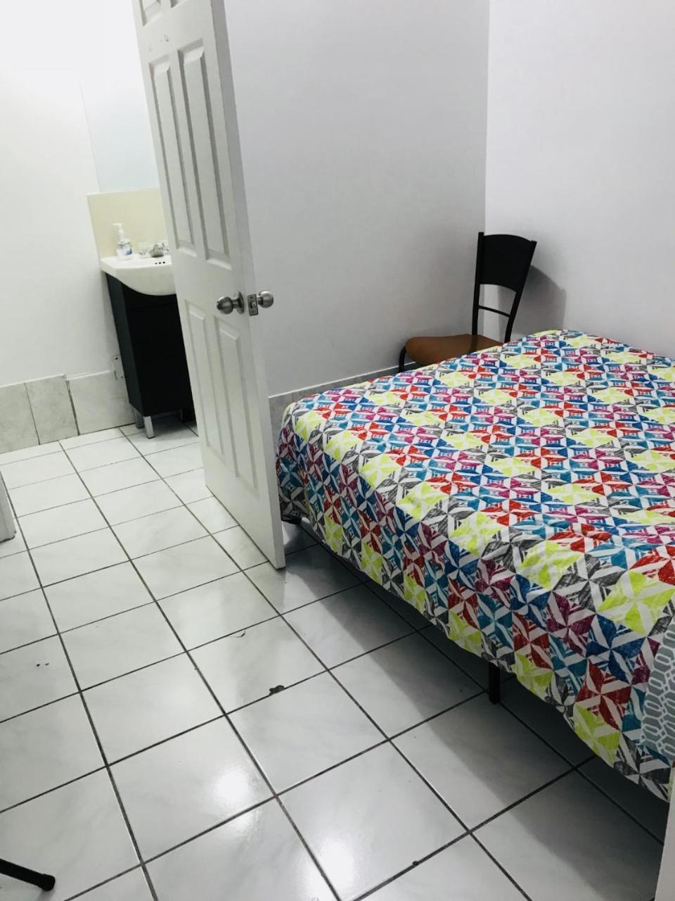 Monthly University Apartment-Elizabeth تورونتو المظهر الخارجي الصورة