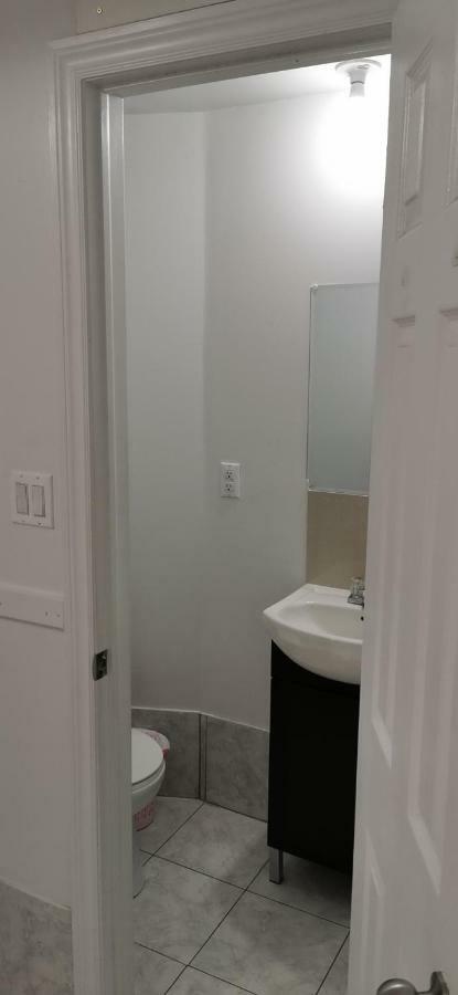 Monthly University Apartment-Elizabeth تورونتو المظهر الخارجي الصورة