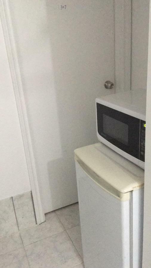 Monthly University Apartment-Elizabeth تورونتو المظهر الخارجي الصورة