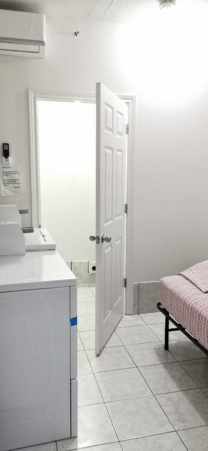 Monthly University Apartment-Elizabeth تورونتو المظهر الخارجي الصورة